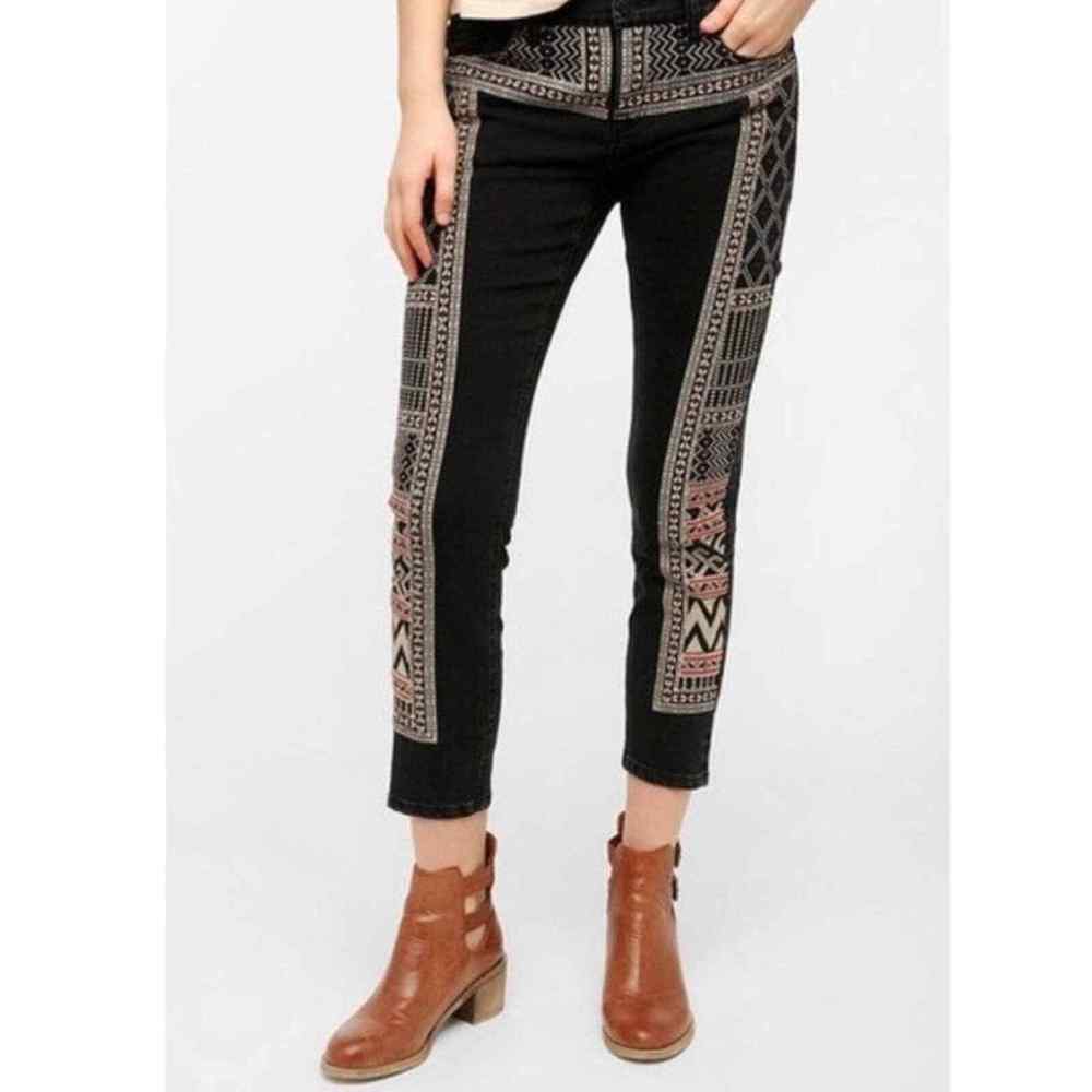 BDG BLACK MID RISE TWIG ANKLE JEANS AZTEC EMBROIDERY WOMEN'S SIZE 27 X 29